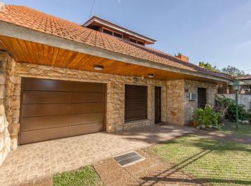 Casa · 160m² · 5 Ambientes · 2 Cocheras · Casa Venta Lomas de Zamora 3 Dorm., Quincho