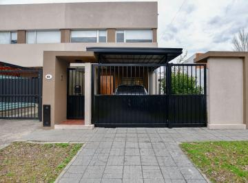 Casa · 98m² · 5 Ambientes · 1 Cochera · Casa Duplex en Venta City Bell 4 Dorm.