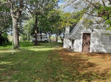 Quinta vacacional · 170m² · 2 Dormitorios · 1 Cochera · Venta Casa Sobre El Rio - Los Corralitos