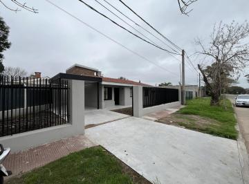 Casa · 75m² · 5 Ambientes · 1 Cochera · Venta Casa 3 Dorm. Comodín Totalmente Reciclado en Lomas de Alberdi