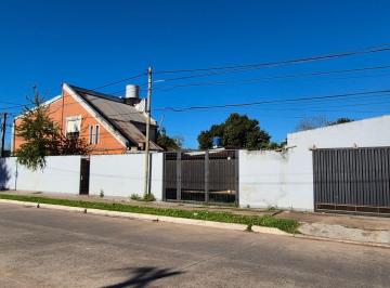 Casa · 216m² · 5 Dormitorios · 2 Cocheras · Propiedad en Esquina Sobre Av Ideal Inversión!