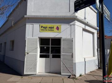 Casa de 3 ambientes, Daireaux · Casa de 3 Ambientes con Local, Garaje y Patios en Esquina – Daireaux