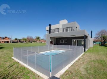 Casa · 214m² · 5 Ambientes · 2 Cocheras · Casa de 5 Amb a Estrenar con Pileta y Vista Al Golf en Country Boca Ratón, Pilar