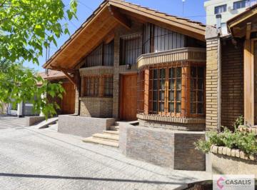 Casa de 6 ambientes, Dorrego · Casa en Venta C/ Cochera en Dorrego