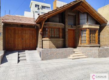 Casa de 6 ambientes, Guaymallén · Casa en Venta C/ Cochera en Dorrego