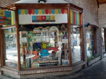 Local comercial de 2 ambientes, Hurlingham · Hermoso Local en 2 Plantas Paseo Florido en Alquiler