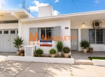 Casa · 85m² · 6 Ambientes · Casa en Venta Calle Yanelli 7694, Barrio Aatra. Rodeo de La Cruz
