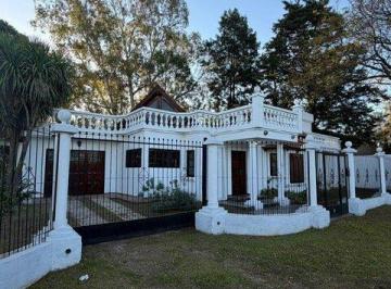 Casa · 195m² · 8 Ambientes · 2 Cocheras · Alquiler Excelente Casa 3 Dorm. en Granja de Funes
