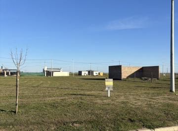 Terreno · 300m² · Venta - Lote en Barrio Las Moras 2 - Entrega U$d 10.000 y Saldo en 18 Cuotas U$d 700