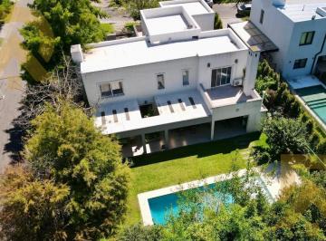 Casa · 270m² · 5 Ambientes · 4 Cocheras · Casa en Venta Villa Olivos Quincho Pileta