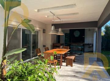 Casa · 236m² · 5 Ambientes · 5 Cocheras · Casa en Venta 5 Ambientes Villa Olivos Galería Parque Pileta Ramal Pilar Bajada Tortugas