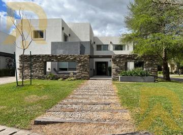 Casa · 236m² · 5 Ambientes · 5 Cocheras · Casa en Venta 5 Ambientes Villa Olivos Galería Parque Pileta Ramal Pilar Bajada Tortugas