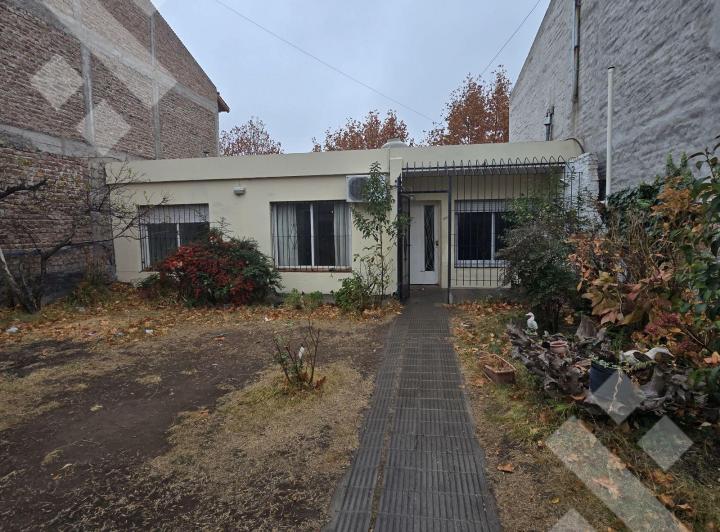 Casa · 101m² · 4 Dormitorios · 1 Cochera