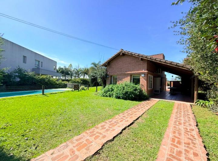 Casa · 95m² · 3 Ambientes · 2 Cocheras