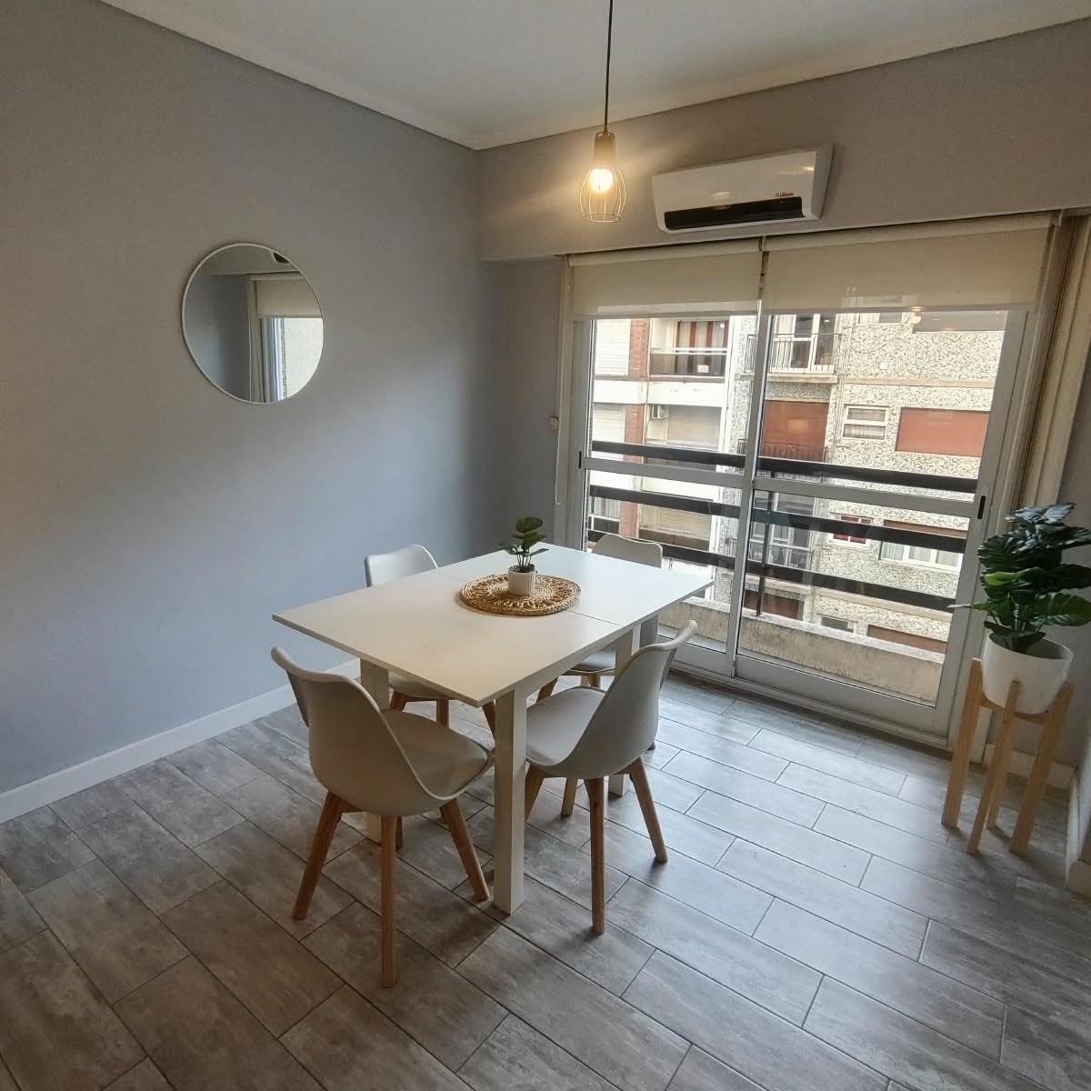 Depto 1 amb, 27m² con balcón — Plaza Colón