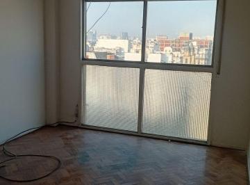 Departamento de 2 ambientes, Balvanera · 2 Ambientes Al Frente en Piso 13. Muy Luminoso. Lavadero Incorporado.