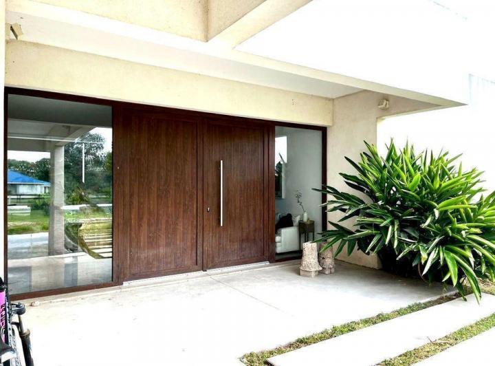 Casa · 387m² · 9 Ambientes · 2 Cocheras