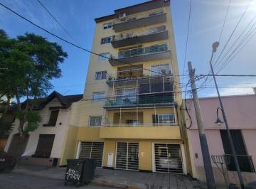 Departamento · 80m² · 3 Ambientes · 1 Cochera · Departamento - S. Fer. - Vias/centro