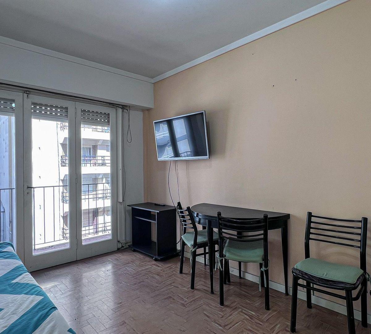 Departamento 2 amb, 38m² al frente con balcón — Centro