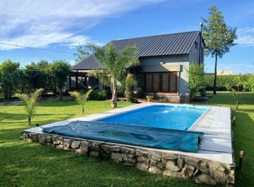 Casa · 200m² · 5 Ambientes · 2 Cocheras · Casa en Barrio El Coyunco