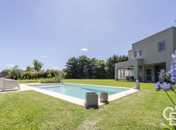 Casa · 285m² · 7 Ambientes · 2 Cocheras · Casa en Venta. Estancias del Pilar, Champagnat. 4 Dorm. Suite en Pb y Escritorio