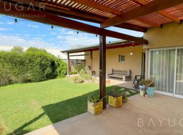 Casa · 134m² · 4 Ambientes · 2 Cocheras · Alquiler - Barrio Privado Santa Guadalupe - Pilar del Este