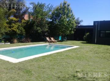 Casa · 170m² · 4 Ambientes · 2 Cocheras · Alquiler de Verano en San Marco, Villanueva.