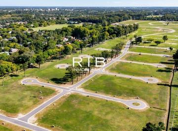 Terreno , Pilar · Excelente Terreno de 1210 m² en Esquina