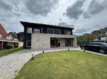 Casa · 300m² · 4 Ambientes · Casa en Boca Raton