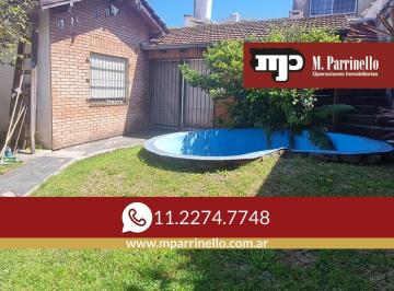 Casa · 161m² · 4 Ambientes · 1 Cochera · Lote con Dos Viviendas, Jardín y Cochera en Florida Oeste - en Venta