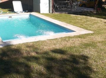 Casa · 80m² · 2 Dormitorios · 1 Cochera · Venta Casa Villa Ciudad Parque. 2dorm. Pileta. Acepta Permuta