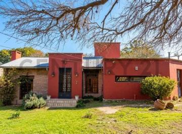 Casa · 205m² · 7 Ambientes · 2 Cocheras · Casa en Venta Rivera Indarte con Pileta