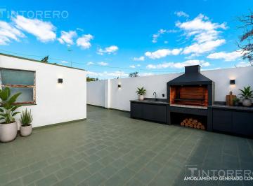 PH · 136m² · 4 Ambientes · 1 Cochera · Venta PH 5 Ambientes en Flores Terraza, Patio y Balcones. Apto Credito.