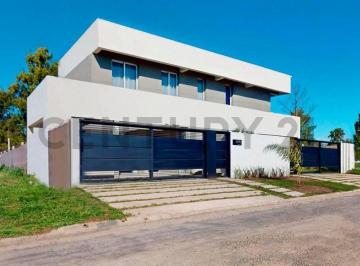 Casa · 154m² · 4 Ambientes · Casa en Venta de Tres Dorm. - Joaquin Gorina