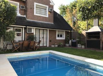 Casa · 130m² · 4 Ambientes · 2 Cocheras · Casa - Adrogue