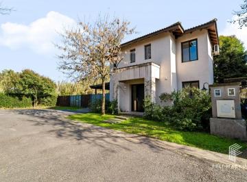 Casa de 4 ambientes, Pilar · Casa en Venta – 3 Dorm., Pileta y Gran Jardín – La Honorata, Pilar