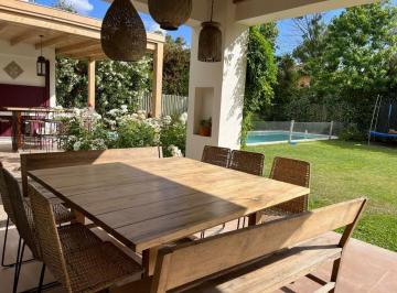Casa · 330m² · 6 Ambientes · 3 Cocheras · Casa - Laguna del Sol
