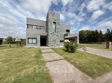 Casa · 155m² · 4 Ambientes · 2 Cocheras · Venta Casa a Estrenar El Rebenque Canning Gas