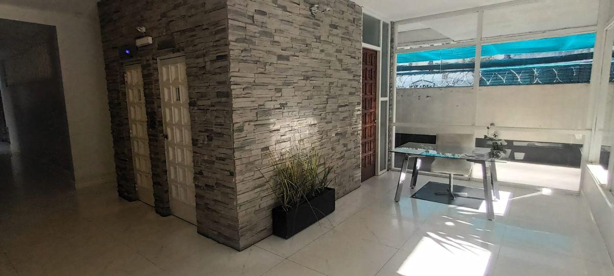 1 Ambiente C/Frente con patio - 28 m2 + 16 m2 - 44 m2 totales