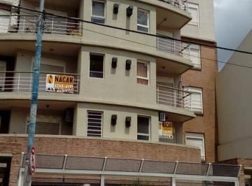 Departamento · 40m² · 2 Ambientes · Impecable 2 Amb con Balcón en Escalada Ctro a m del Fcgr - Actualmente Alquilado - Apto Crédito!