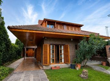 Casa · 287m² · 6 Ambientes · 2 Cocheras · Casa en Cipolletti