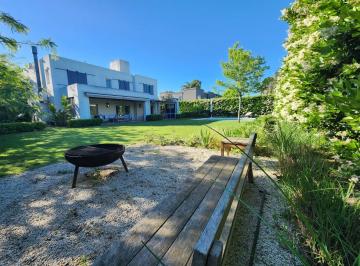 Casa · 230m² · 5 Ambientes · 4 Cocheras · Casa en Alquiler Temporal Talar del Lago 2