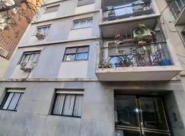 Departamento de 2 ambientes, Parque Chacabuco · 2 Amb Lateral Super Luminoso en Exclente Estado y Ubicacion Zuviria 38