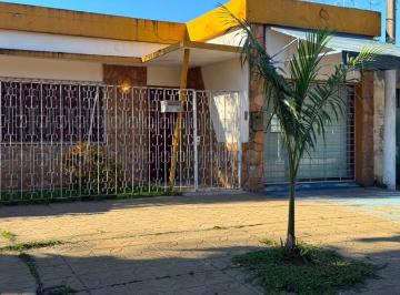 Casa de 5 ambientes, Resistencia · Vendo Amplia Casa con Gran Patio y Local Comercial Zona San Roque