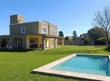 Casa · 200m² · 3 Dormitorios · 3 Dorm. con Pileta - Calefacción Central en Alta Gracia - Country con Seguridad Las 24 Hs - Gas N