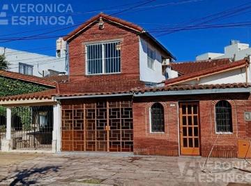 Casa · 270m² · 4 Ambientes · 1 Cochera · Casa en Moron