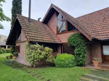 Casa · 342m² · 5 Ambientes · 3 Cocheras · Casa en Venta en Las Praderas de Lujan