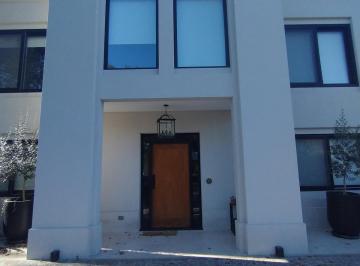 Casa · 375m² · 7 Ambientes · 3 Cocheras · Excelente Casa en Las Praderas de Lujan