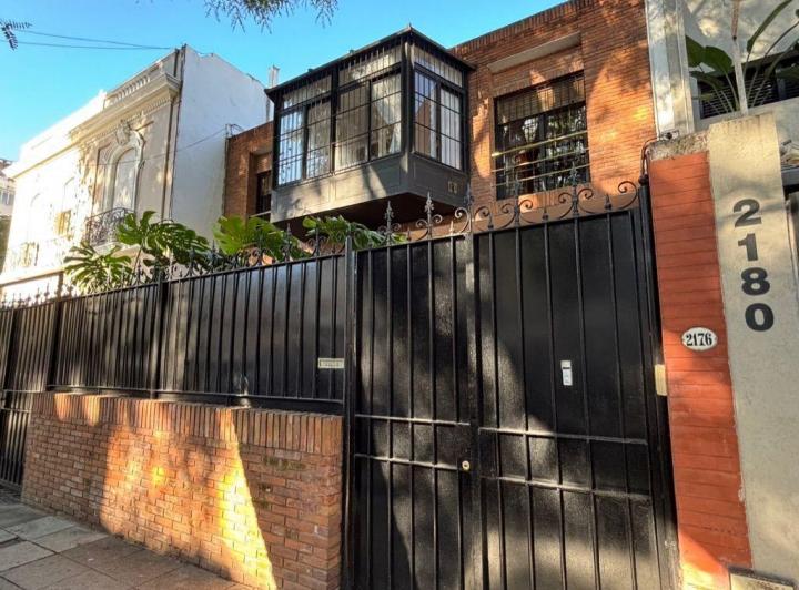 Casa · 420m² · 6 Ambientes · 3 Cocheras