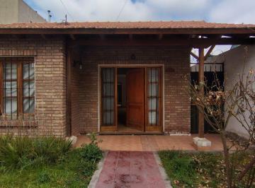 Casa de 7 ambientes, Godoy Cruz · Casa de 400 m² con 2 Dorm. en Alquiler en Godoy Cruz
